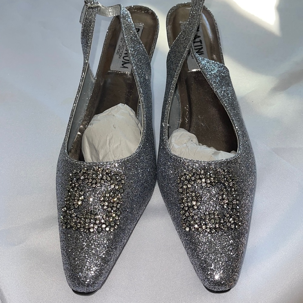 SILVER SLINGBACK PUMPS Size 11W